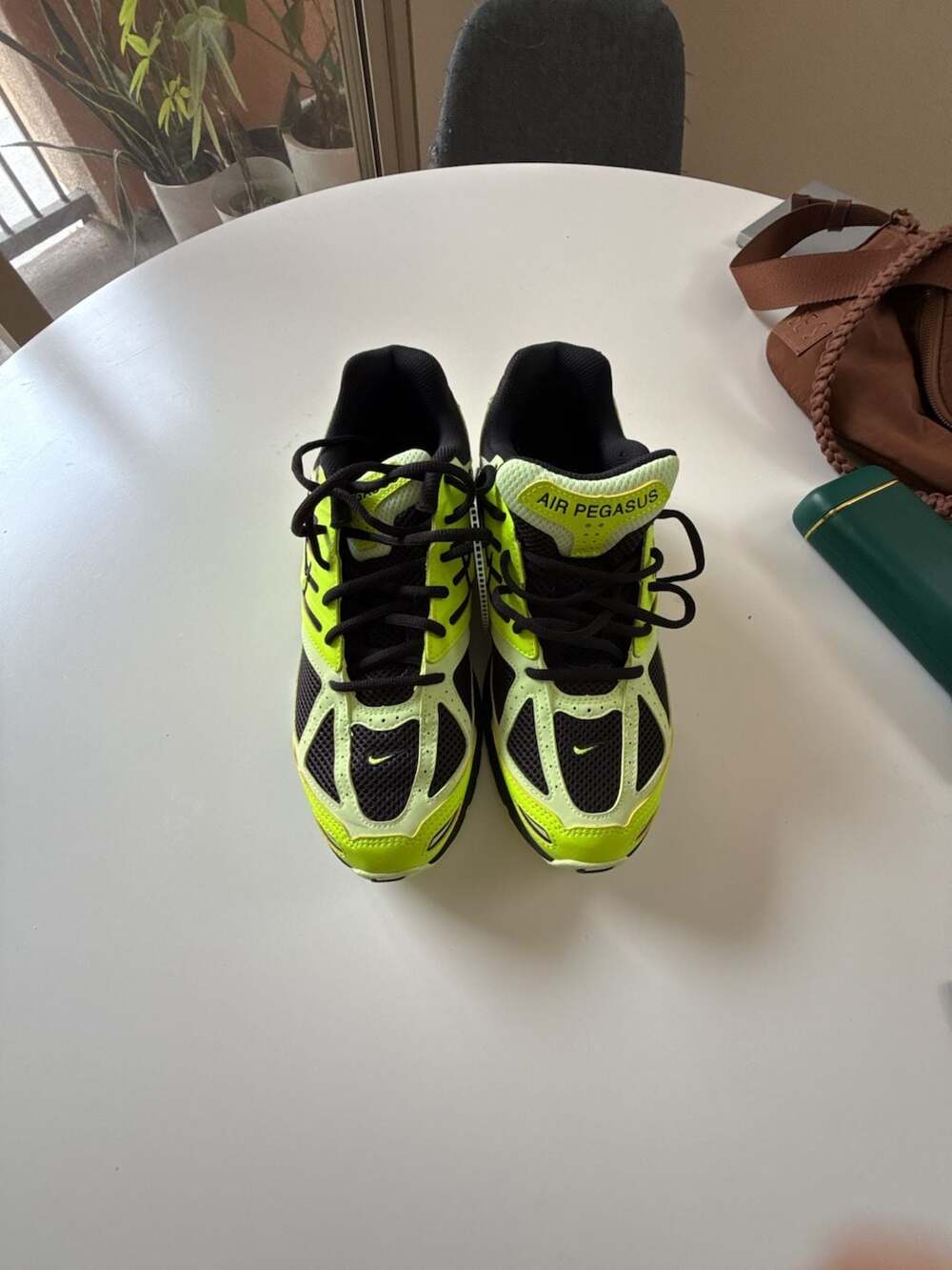 Nike Air Pegasus 2005 Men's Shoe â€” Volt